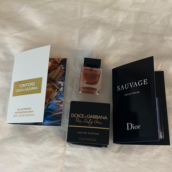 New Azzaro nylon weekend tote with 3 perfume samples. Dolce 0.25 oz and 2 minis - Picture 13 of 14